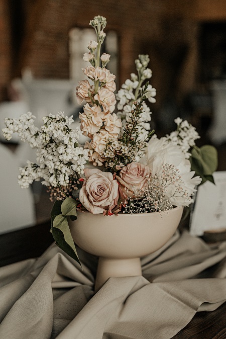 Workshop Blumenvase mit frischen Blumen mit pastellnuancen